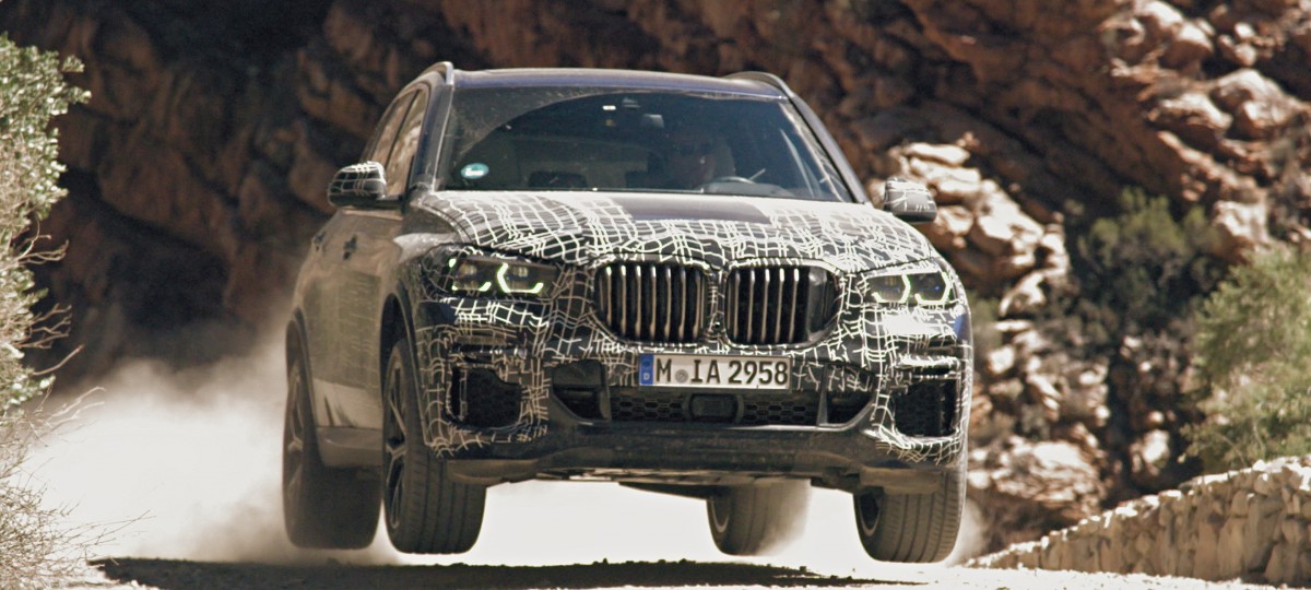 Nové BMW X5 na zaťažkávacej skúške od polárneho kruhu až po Južnú Afriku.